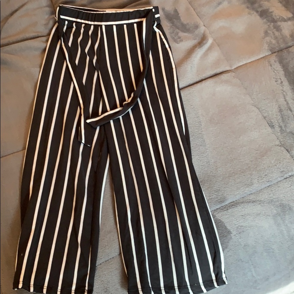 White fawn black and white striped cropped pants.